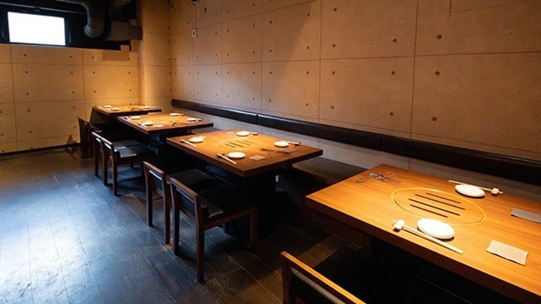 きみが働く28席の店内